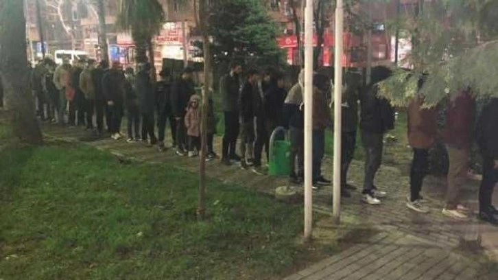 Bursa'da durdurulan 2 minibüste, 2'si organizatör 47 kaçak göçmen yakalandı