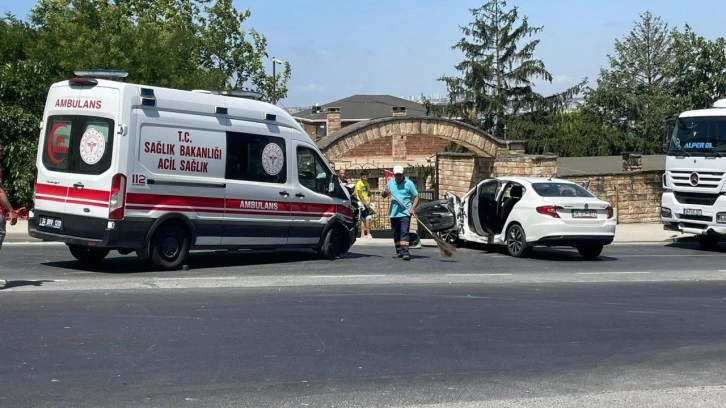 Büyükçekmece'de ambulans otomobile çarptı: Çok sayıda yaralı var!