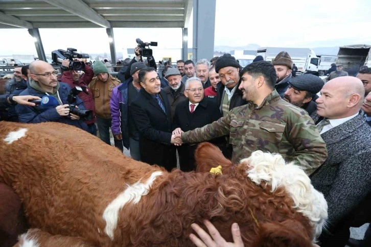 Büyükkılıç, İç Anadolu’nun en büyük Canlı Hayvan Borsası ve Pazar Yeri’ni ziyaret etti