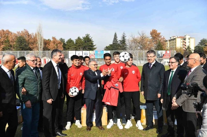 Büyükşehir, Amatör Spor Kulüplerine 1,5 milyon TL’lik malzeme desteği verecek