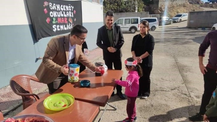 Çermik’te okul bahçesinde nar şenliği