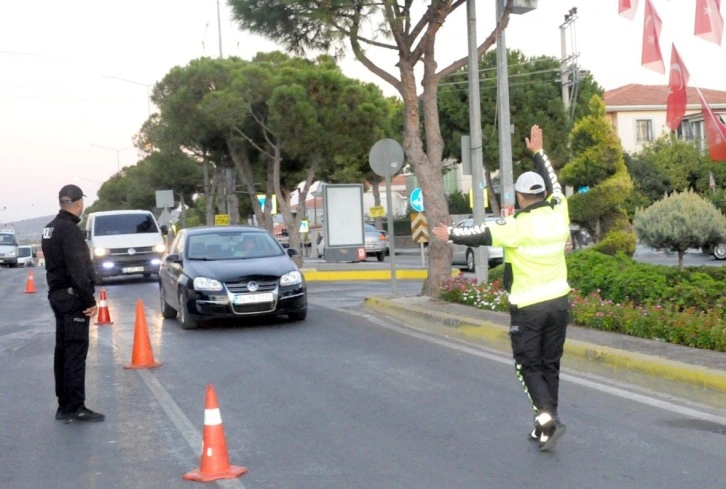 Çeşme’de bir ay içinde çeşitli suçlardan aranan 196 kişi yakalandı