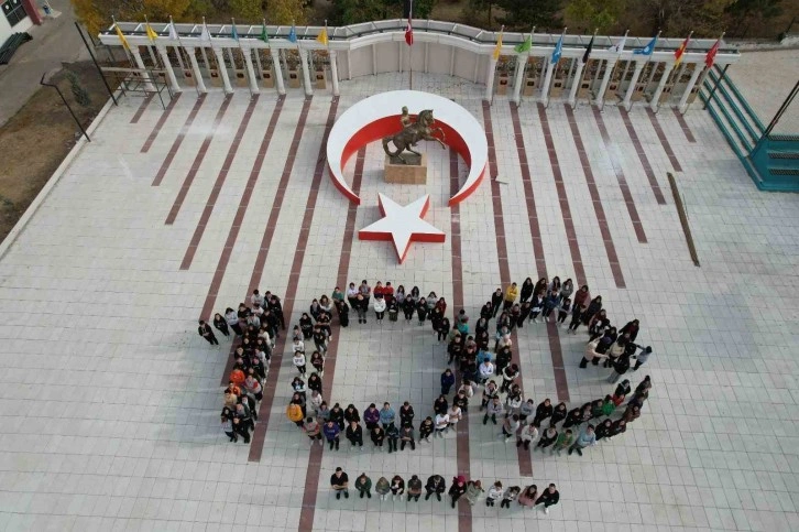 Çiçekdağı ilçesinde Neşet Ertaşlı 100. yıl koreografisi