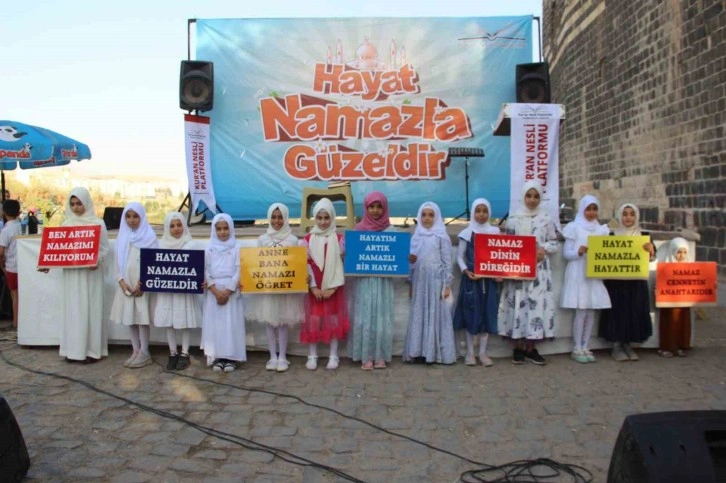 Cizre’de yüzlerce çocuk namaz etkinliğinde buluştu