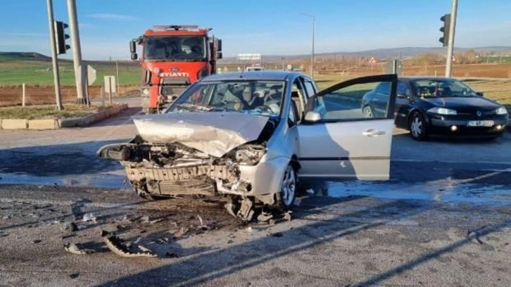 Çorum'da feci kaza: Ölümden döndüler!