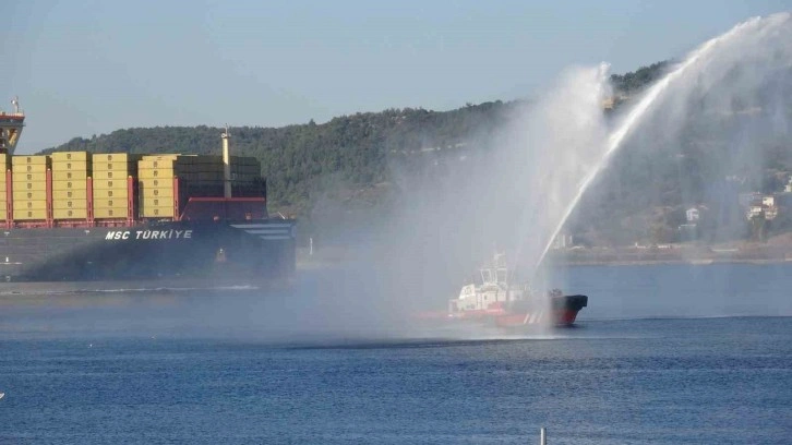 Cumhuriyet’in 100’üncü yılında ‘Türkiye’ ismi verilen dev gemi, Çanakkale Boğazı’ndan geçti