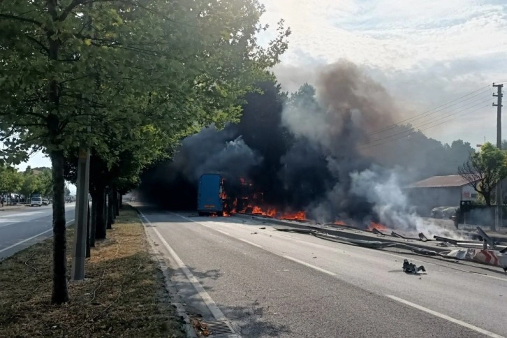 D-650’de tır bomba gibi patladı, faciadan dönüldü