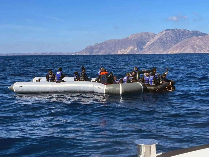 Datça’da 2 göçmen kaçakçısı yakalandı, 27 düzensiz göçmen kurtarıldı