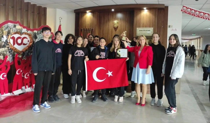 Denizlili Elif Öğretmen, Türkiye’nin 5 ‘Küresel Öğretmen’inden 1’i oldu