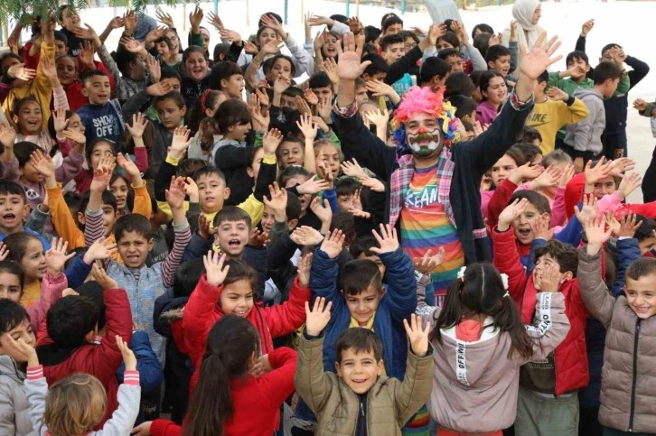 Depremden etkilenen çocukların yüzü gülüyor