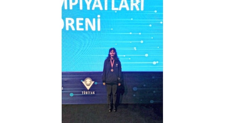 Depremzede liseli Duru, Kızlar Bilgisayar Olimpiyatında Avrupa Şampiyonu oldu