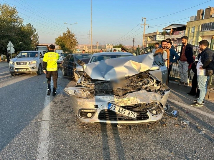 Diyarbakır’da 6 aracın karıştığı zincirleme kazada 3 kişi yaralandı