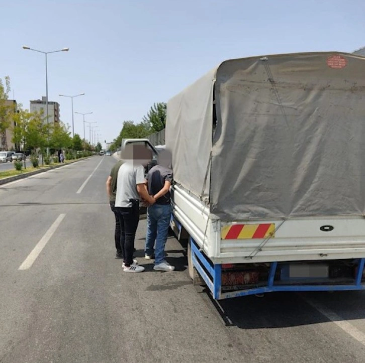 Diyarbakır’da 6 göçmen kaçakçısı tutuklandı