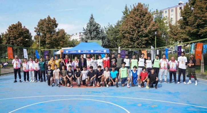 Diyarbakır’da gençler sokak basketbol turnuvasında kozlarını paylaştı