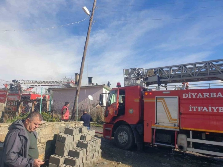 Diyarbakır’da pazarda olan vatandaşın evi küle döndü