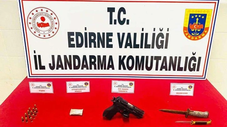 Edirne'de 'Dur' ihtarına uymayıp, kaçtılar: Araçtan bakın ne çıktı