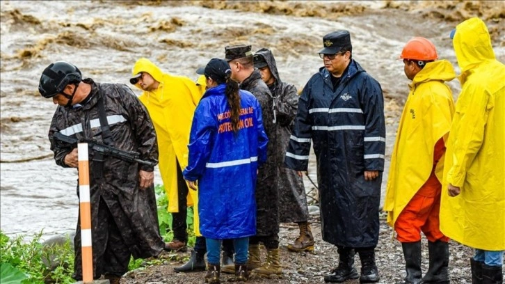 El Salvador'da sel felaketi: 19 kişi hayatını kaybetti!