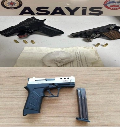 Elazığ’da bir şüpheli yakalanırken, 3 adet ruhsatsız tabanca ele geçirildi