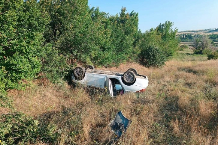 Elazığ’da otomobil tarlaya uçup ters döndü: 4 yaralı