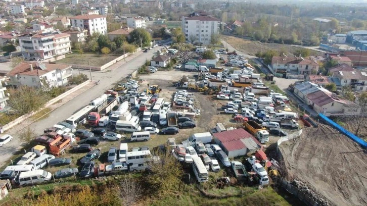 Elazığ’daki araç mezarlığında 500 milyonluk servet çürüyor