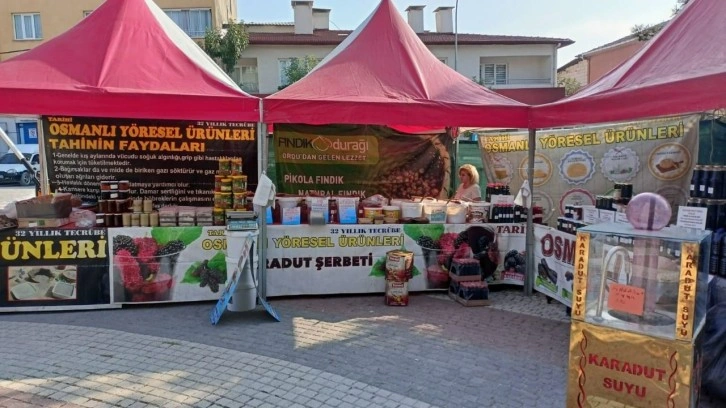 Emet’te depremzede esnaflar için Gaziantep yöresel ürünler pazarı kuruldu