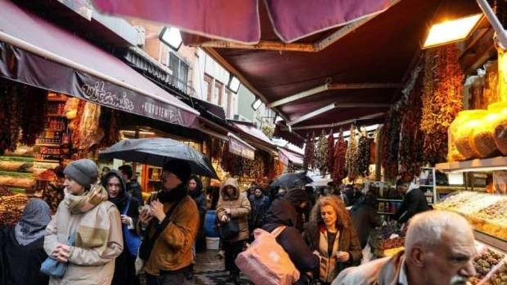 Eminönü'nde, Ramazan alışverişi yoğunluğu!