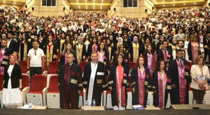 ERÜ Halil Bayraktar Sağlık Hizmetleri MYO yeni mezunlarını verdi