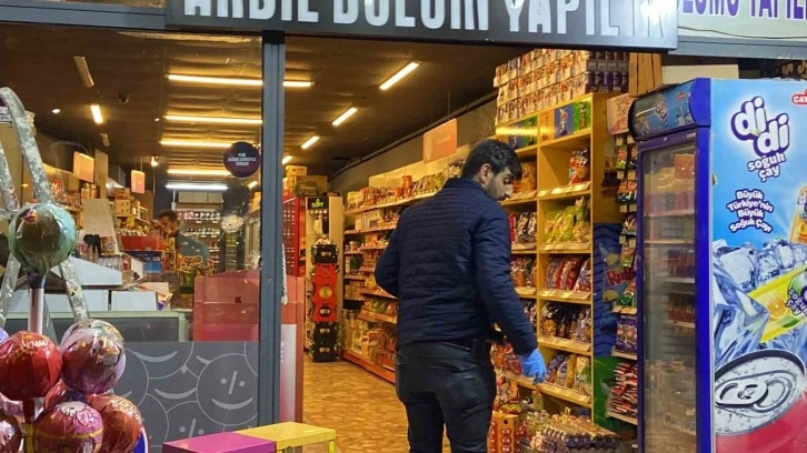 Esenyurt’ta markete silahlı saldırı: Camlar kırıldı, içerideki malzemeler zarar gördü