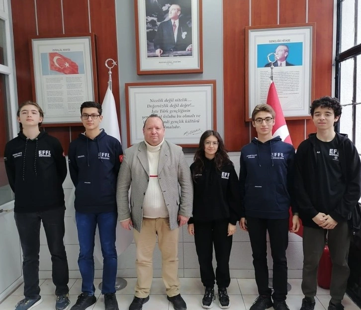 Eskişehir Fatih Fen Lisesi ekibi Türkiye Münazara Şampiyonası’na katıldı