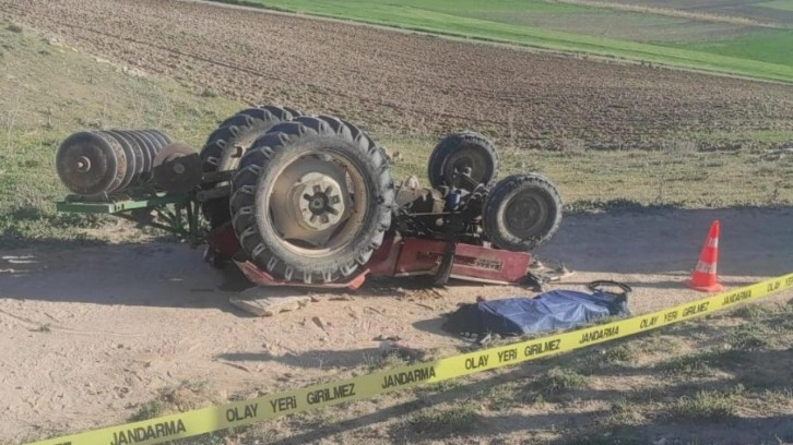 Eskişehir'de devrilen traktörün altında kalan sürücü öldü