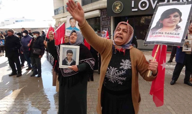 Evlat nöbetindeki anne: “Çocuklarımızın kanıyla kendi çocuklarını okutuyorlar"