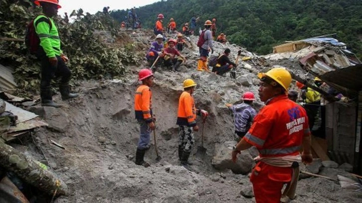 Filipinler'in güneyindeki toprak kaymasında ölenlerin sayısı 54'e yükseldi