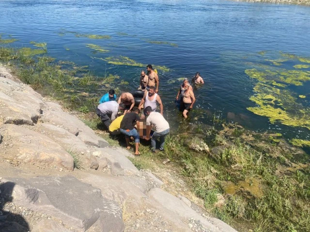 Fırat Nehri'nde boğulan babanın da cansız bedeni bulundu.