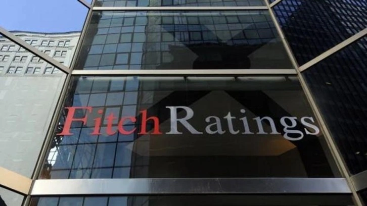 Fitch, İngiltere'nin kredi notu görünümünü durağana çevirdi