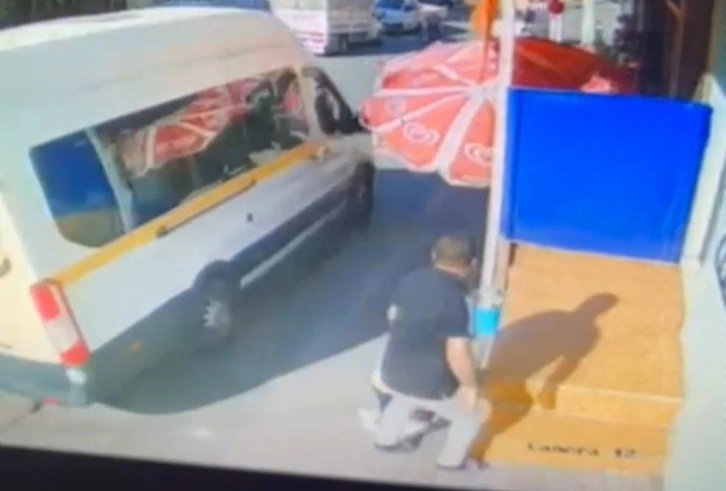 Freni patlayan minibüs yokuş aşağı sürüklendi: 7 yaralı