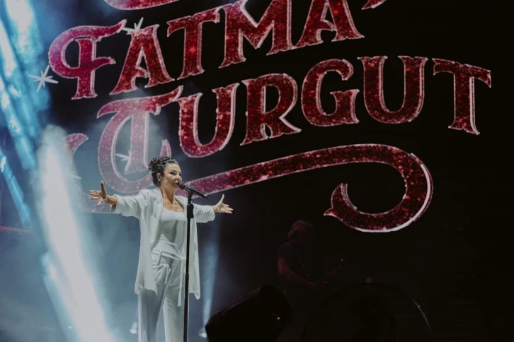 GASTROANTEP FESTİVALİNİN İLK GÜNÜNDE FATMA TURGUT SAHNE ALDI