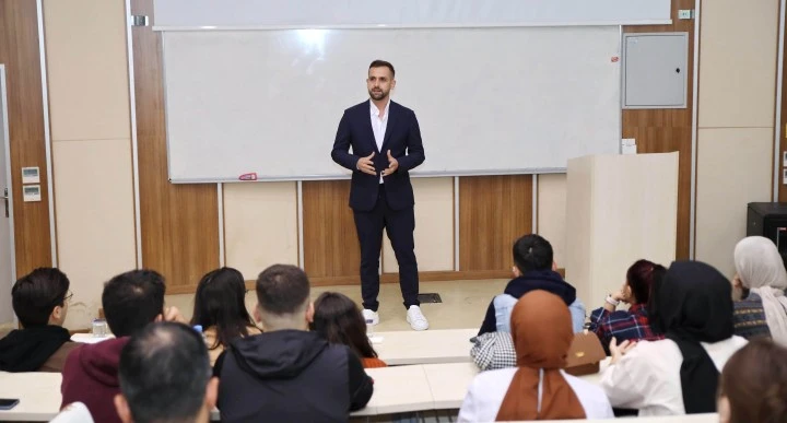 GAÜN’DE ÖZEL SEKTÖRÜN GENÇ ADAYLARDAN BEKLENTİLERİ SÖYLEŞİSİ DÜZENLENDİ