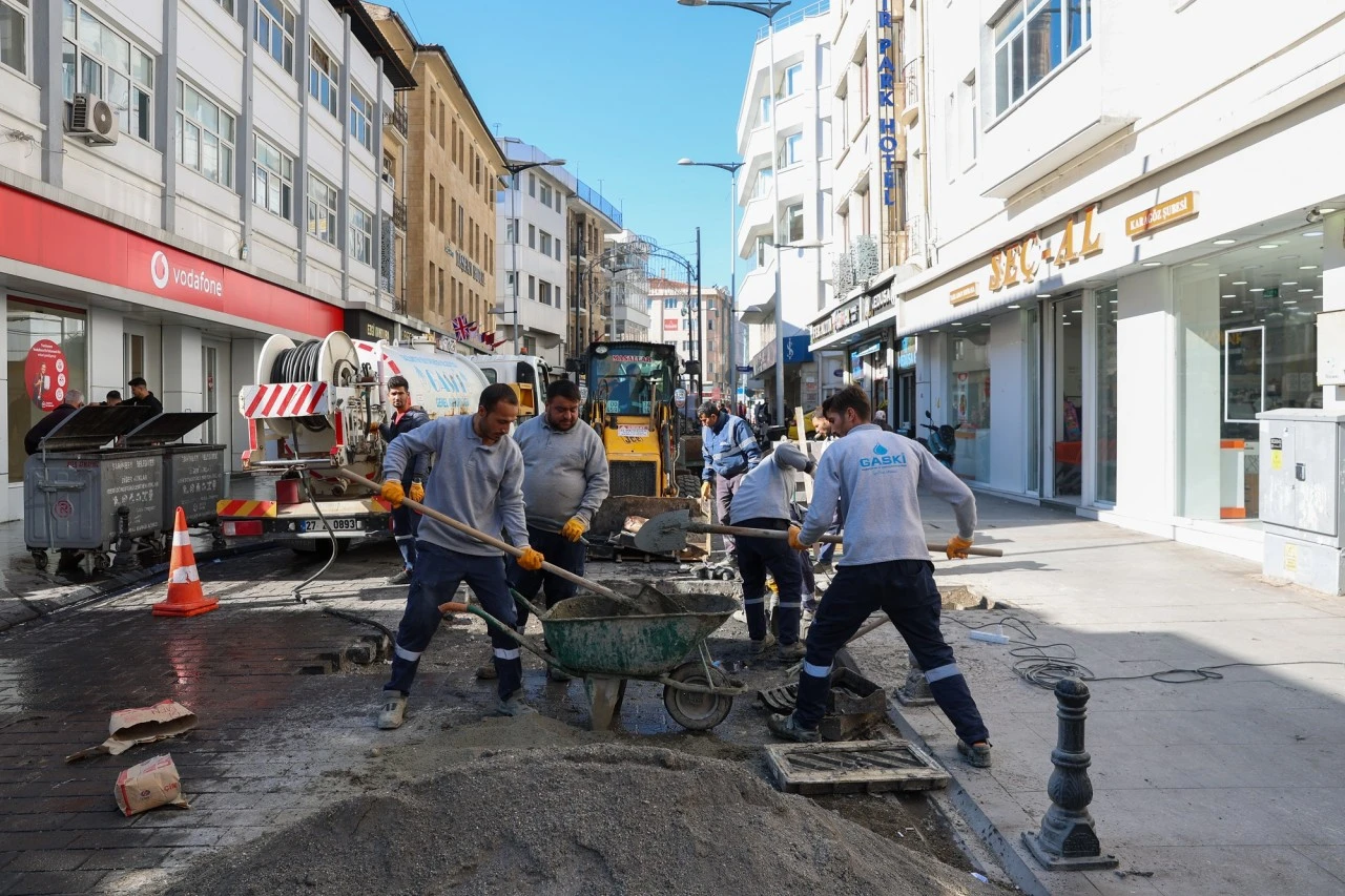 GAZİANTEP BÜYÜKŞEHİR BELEDİYESİ'NDEN YOL BAKIM VE TRAFİK DÜZENLEMELERİYLE TRAFİK AKIŞI RAHATLAYACAK