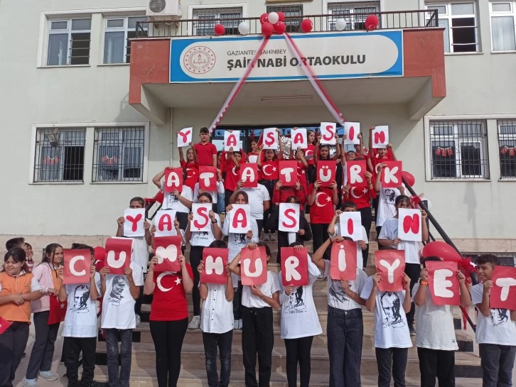 Gaziantep'te Cumhuriyet Bayramı Kutlamaları Tüm Okullarda Coşkuyla Devam ediyor.