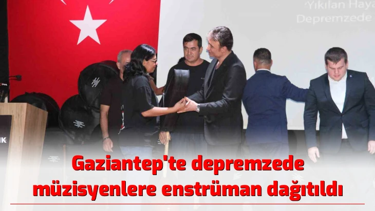 Gaziantep'te depremzede müzisyenlere enstrüman dağıtıldı