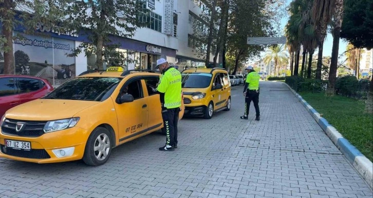 Gazipaşa’da taksiciler denetlendi