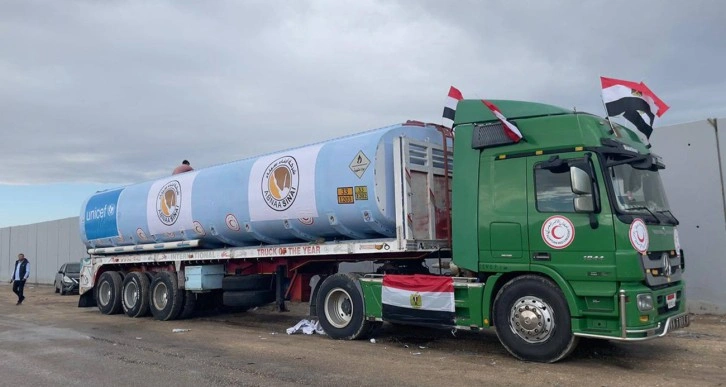 Gazze Şeridi’ne 7 Ekim’den bu yana ilk kez yakıt girişine izin verildi