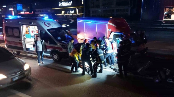 Gebze’de kamyonet bariyerlere ok gibi saplandı: 1 yaralı