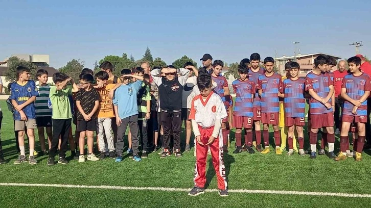 Gediz’de yenilenen stadyum hizmete sunuldu