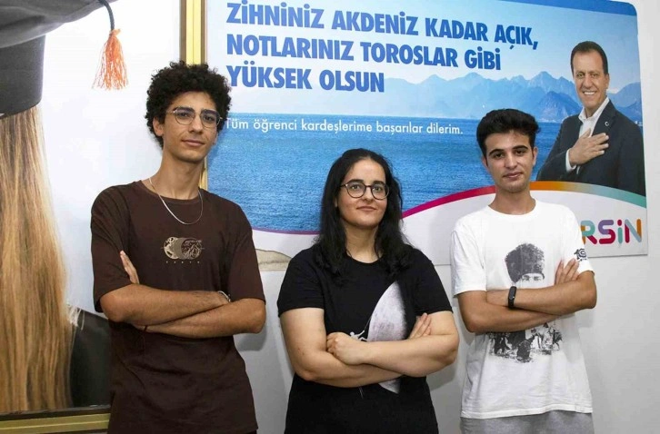 Gençlerin üniversite hayalleri Mersin Büyükşehir Belediyesinin destekleriyle gerçek oldu