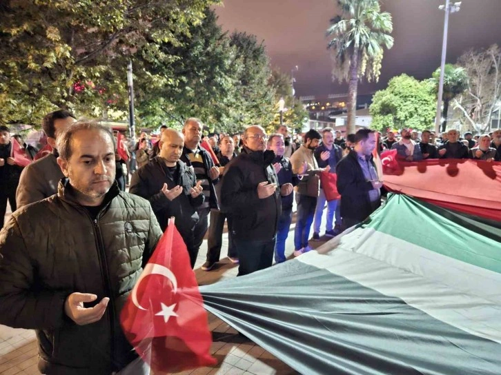 Gölcüklüler insanlık dışı saldırıyı protesto etti