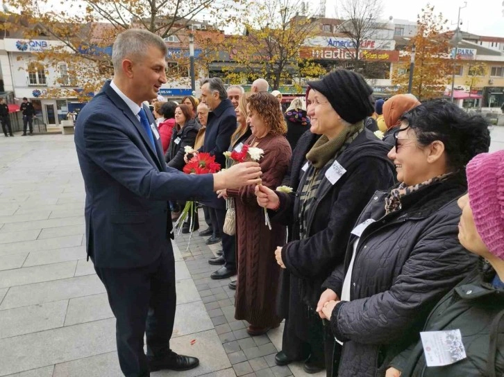 Gölcük’te kadınların seçme ve seçilme hakkı kutlandı