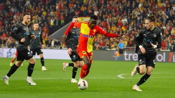 Göztepe, Anthony Dennis ile yeni sözleşme imzaladı