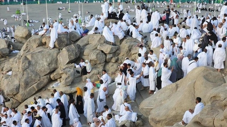 Hacı adaylarının Arafat'a yolculuğu başladı