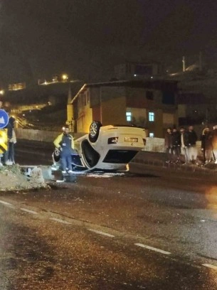 Hakkari’de otomobil takla attı: 3 yaralı